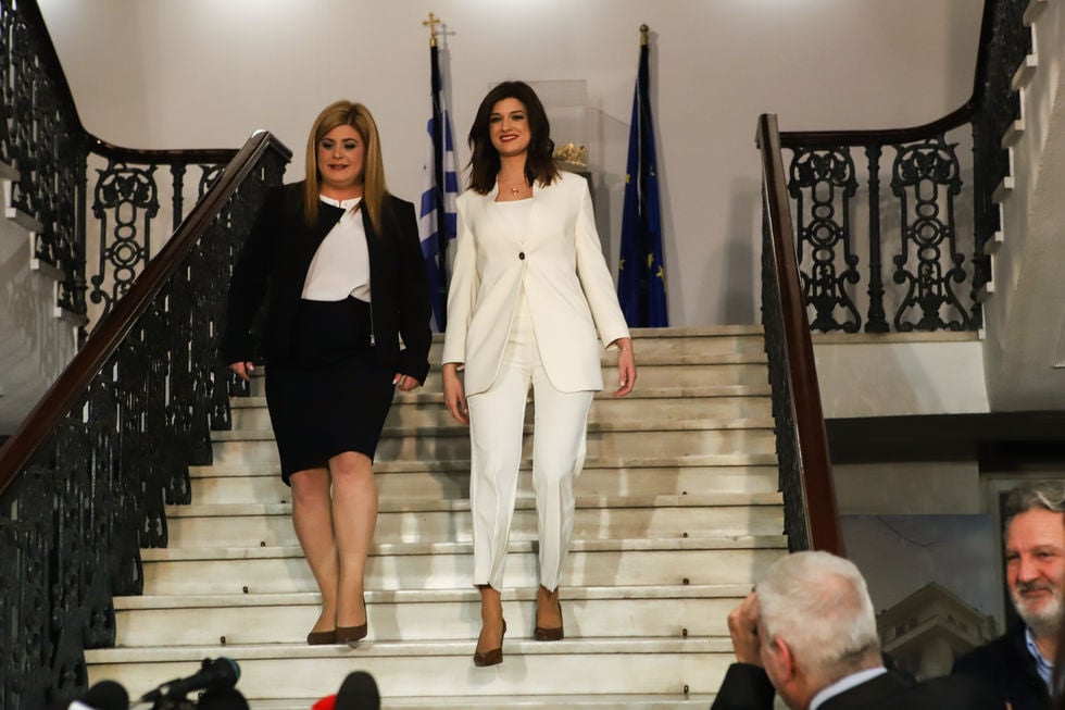 Παράδοση-παραλαβή υπουργείου μεταξύ κυριών